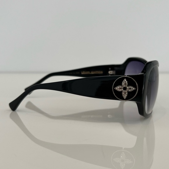 LOUIS VUITTON EMBELLISHED BLACK SUNGLASSES - Picture 12 of 17